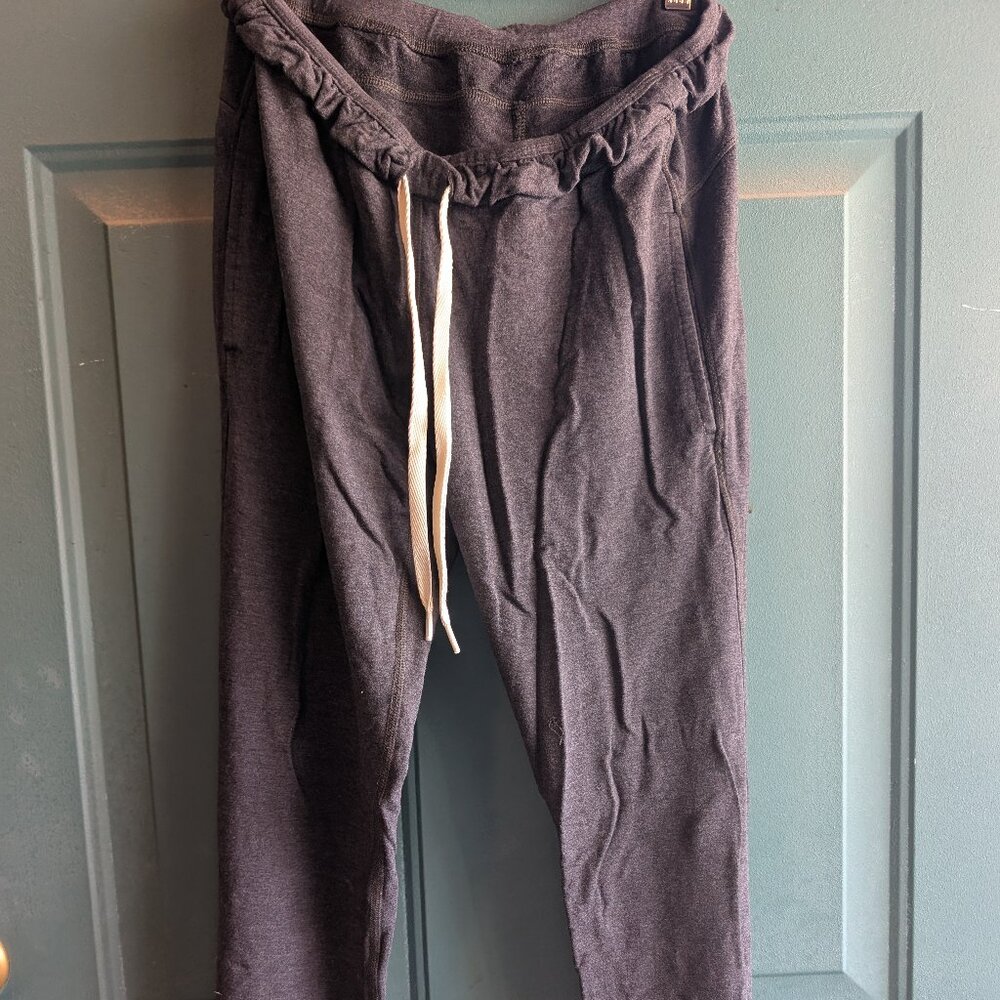 Lululemon Joggers (Charcoal Gray, Size 6) AND Lululemon Weightlifting Gloves